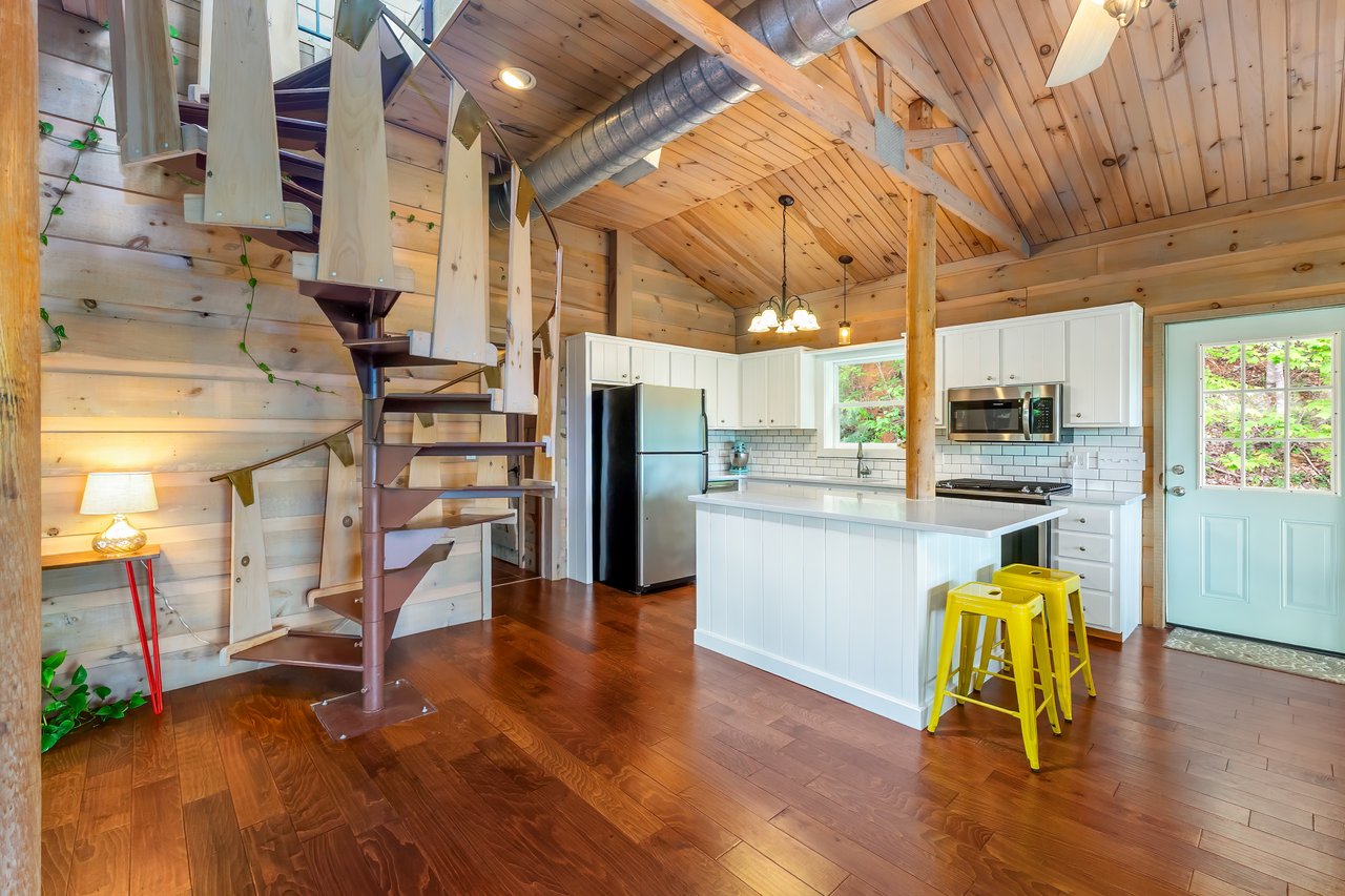 438 PALMETTO DR