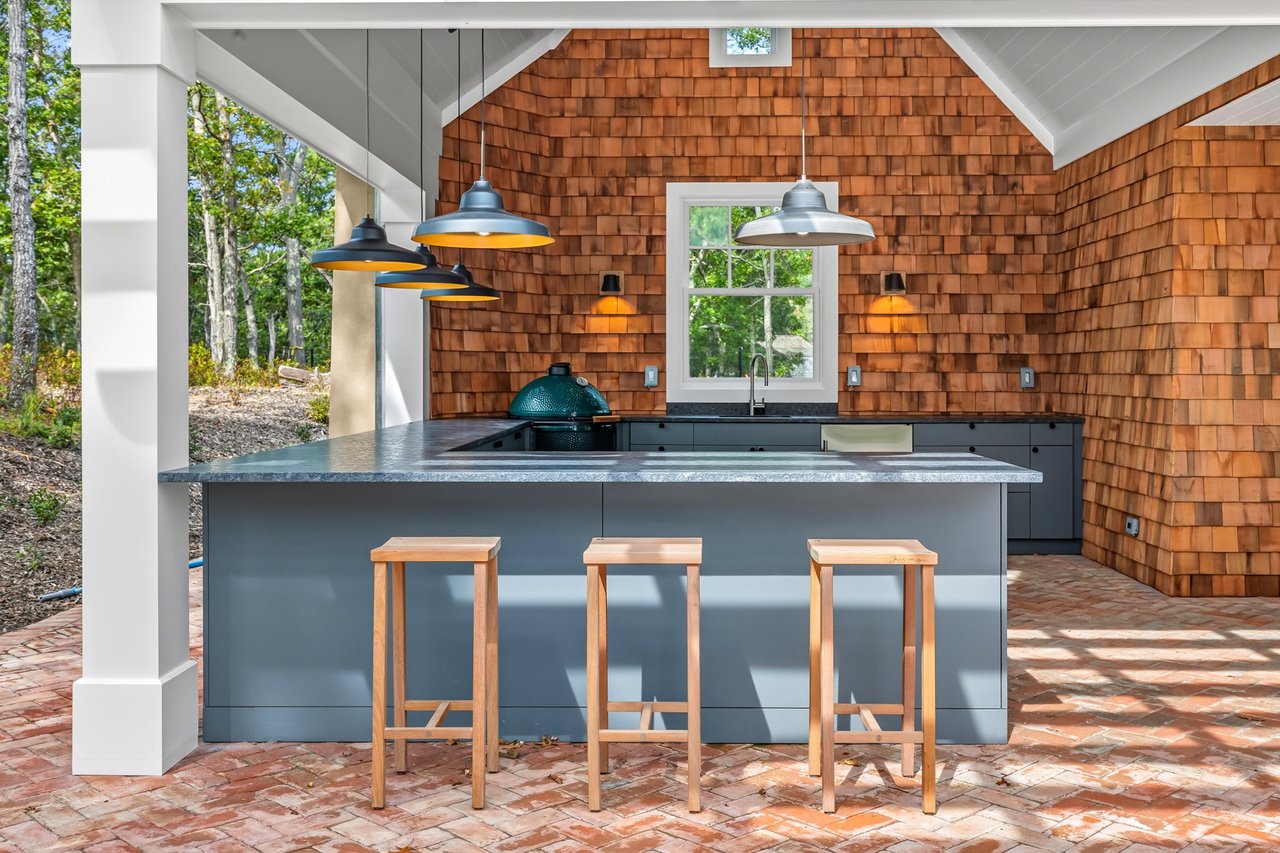 417 Edge of Woods Road