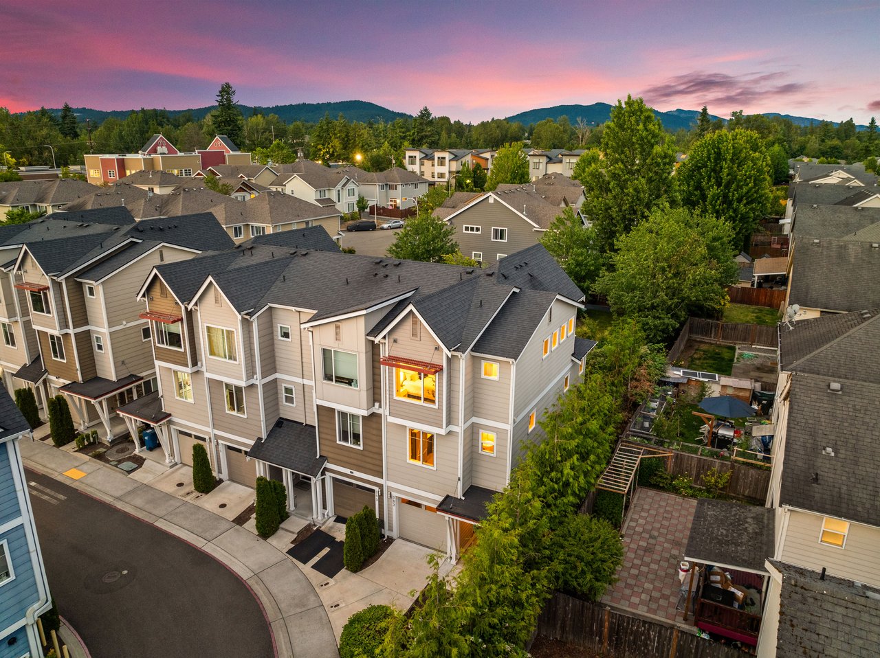 303 Anacortes Pl NE