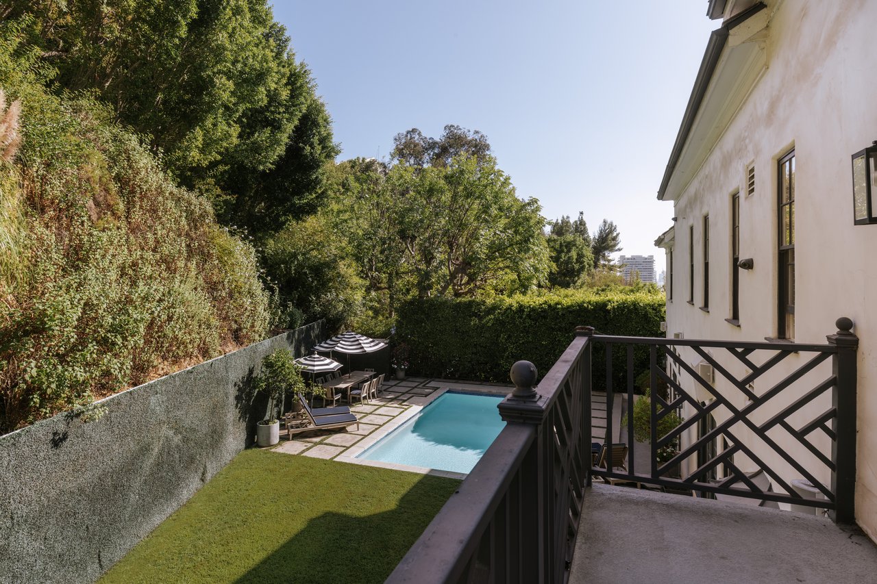 1460 N Doheny Dr