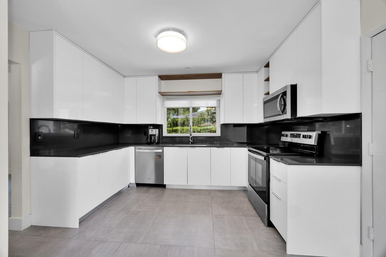 Under Contract in Just 1 Day: 6610 Santona St Sells for $2,200,000