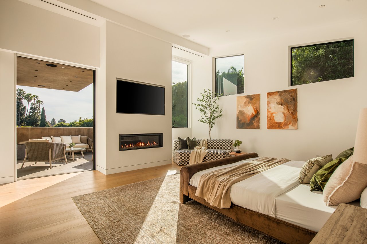 1845 Coldwater Canyon Dr