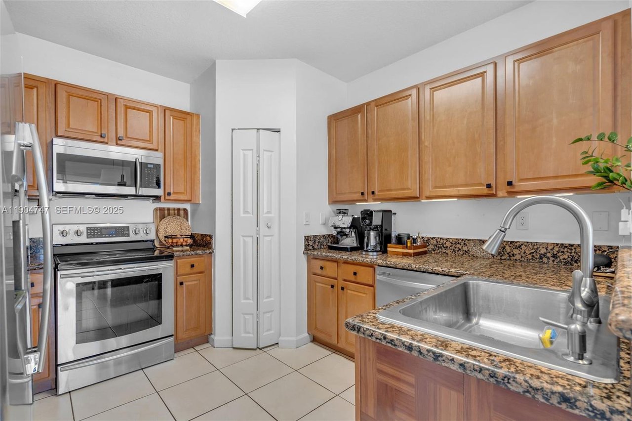 Closed Sale: 11451 NW 68 Terrace, Doral, FL | Beautiful residence in the heart of Doral Isles Sold