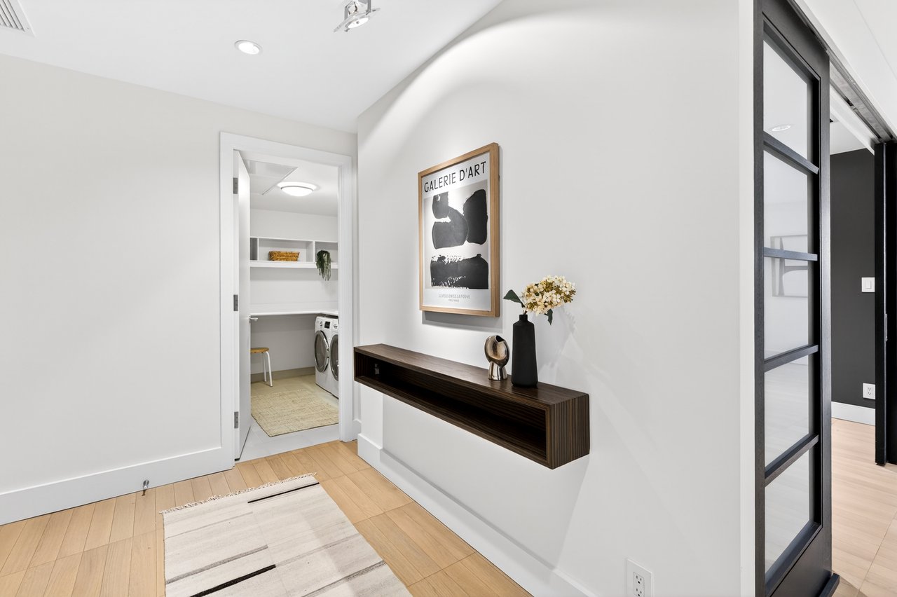 Suite 2806- 180 University Avenue