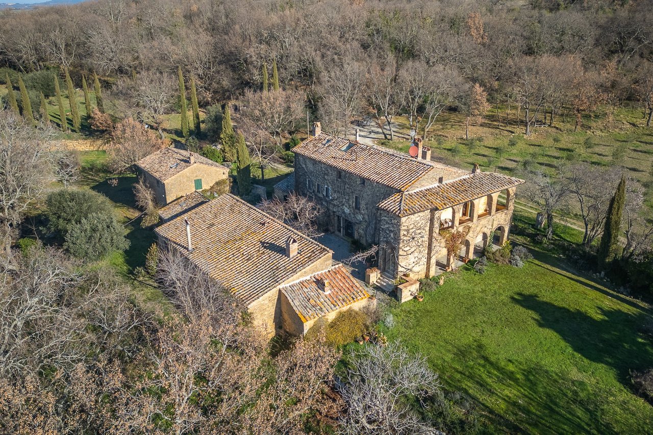 IL CALICE DI FUOCO “Extraordinary Property with Swimming Pool in Val d'Orcia”