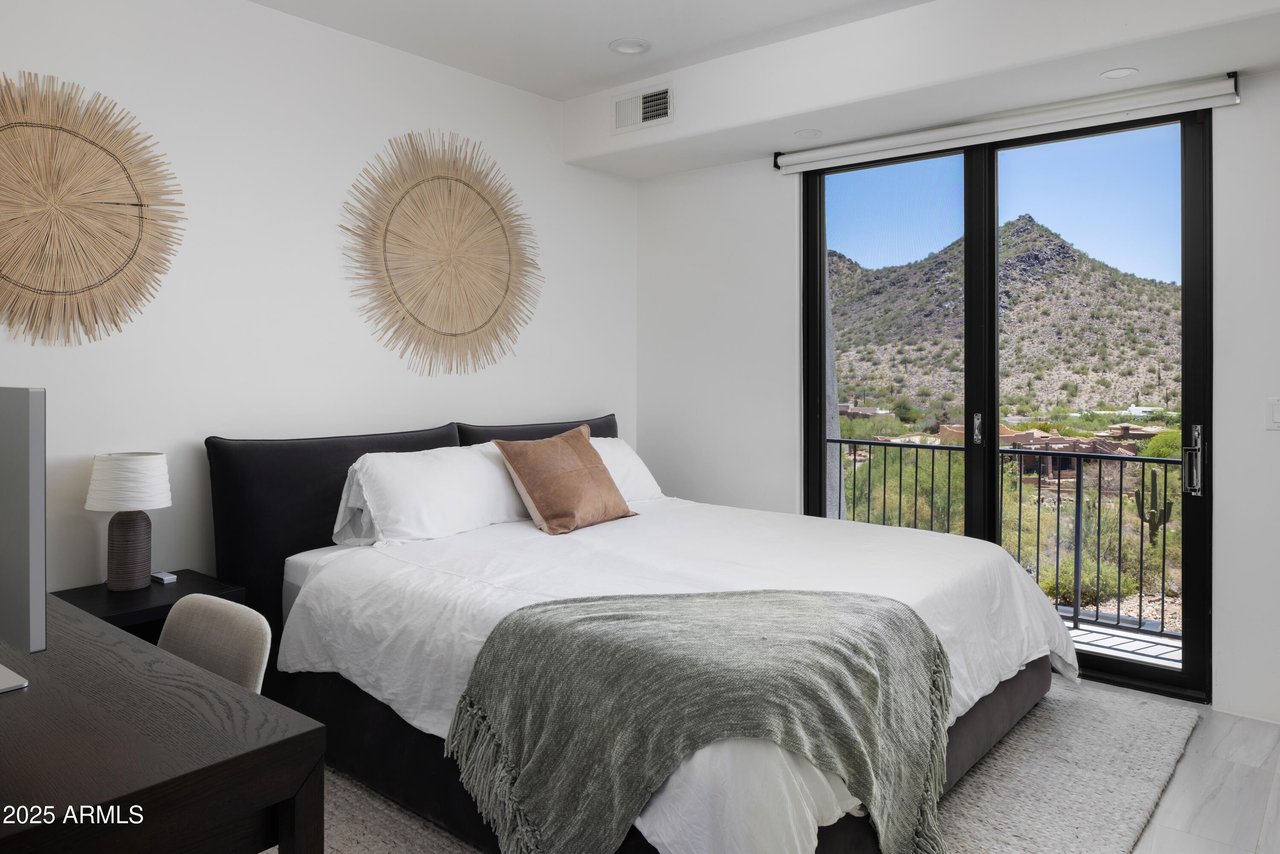 10315 E Calle De Las Brisas