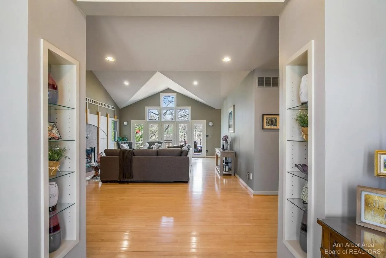 2566 Thornapple Drive, Ann Arbor, MI 48103