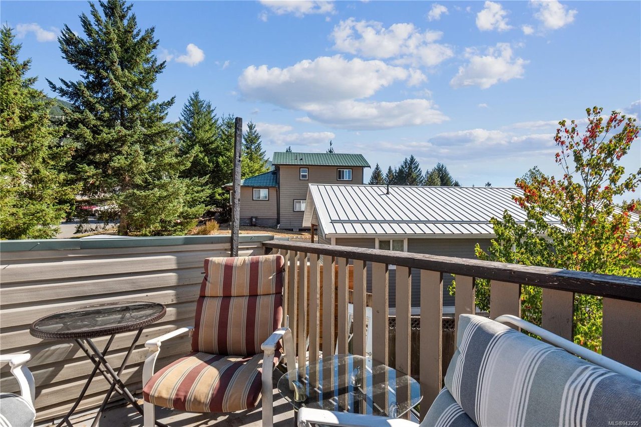305 Lake Park Rd, Lake Cowichan