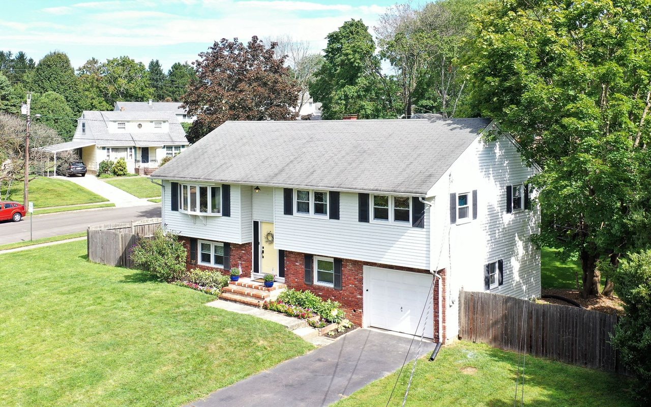 8 LANGMOORE DR
