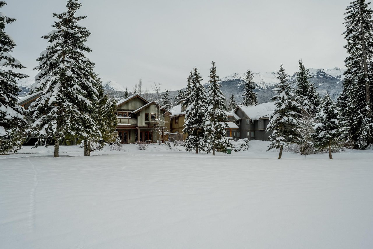 8107 Muirfield Cres