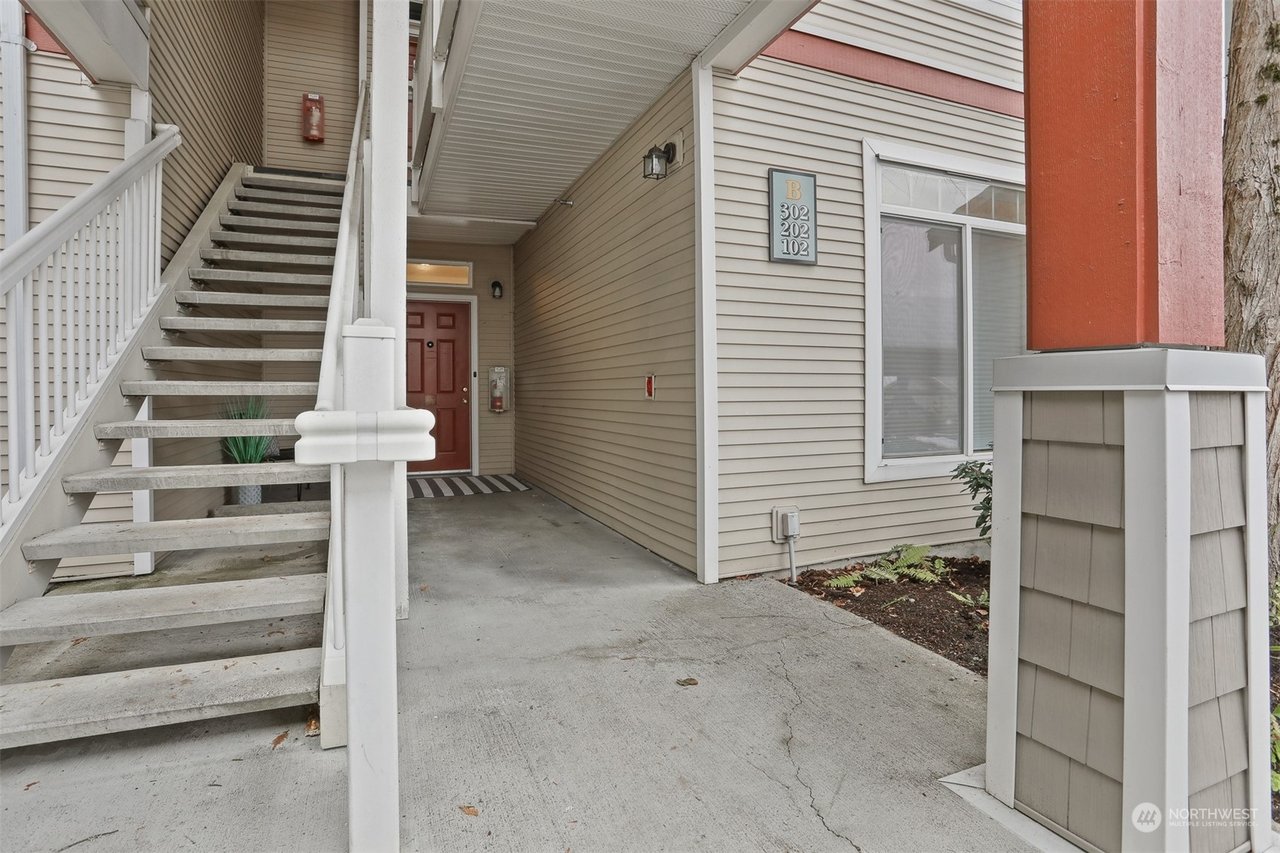 B102-14816 W 29th Ave