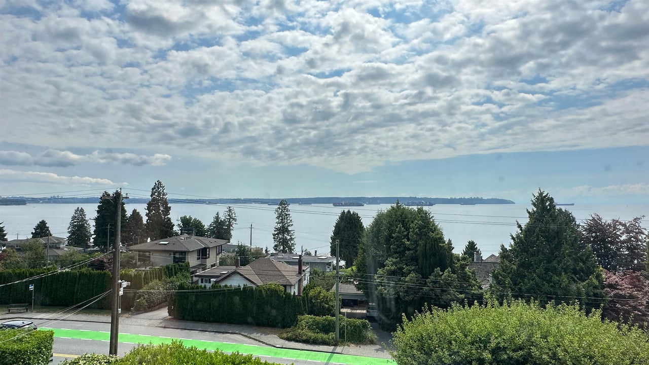 2613 Marine Dr