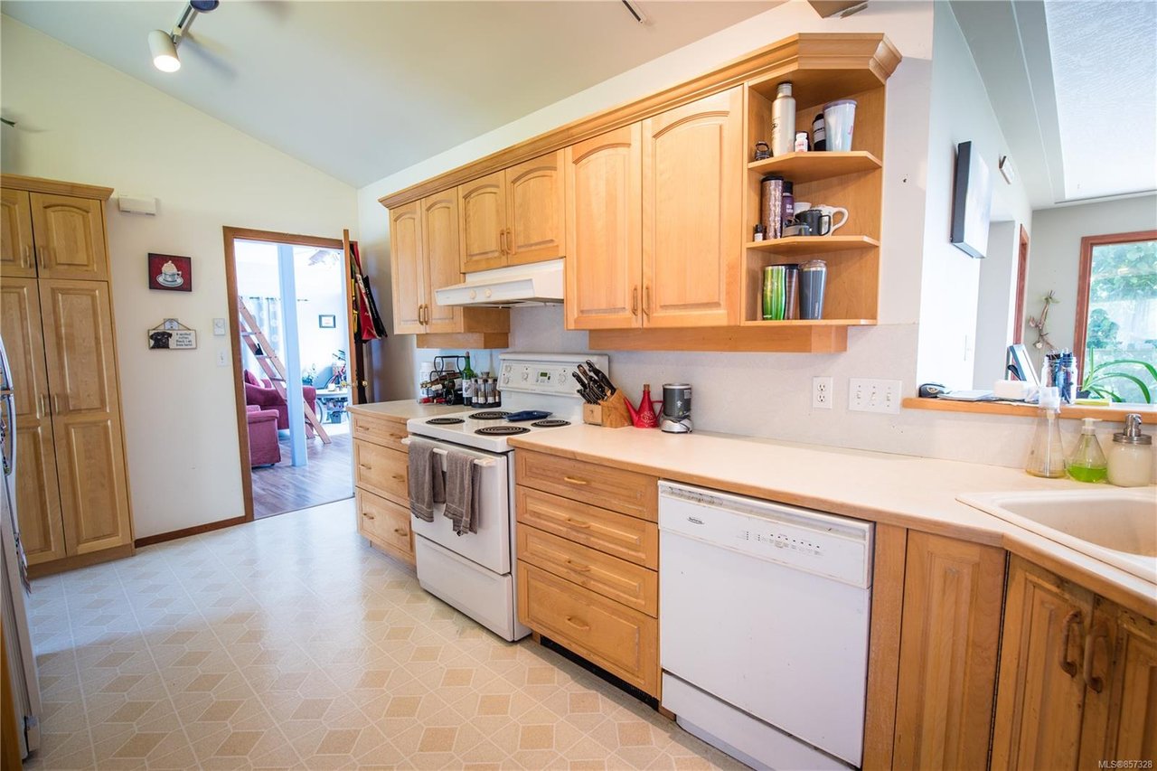 7081 Central Saanich Rd