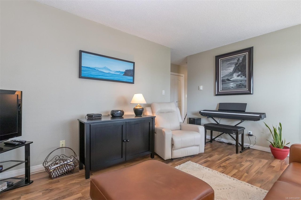 307-10160 Third St, Sidney