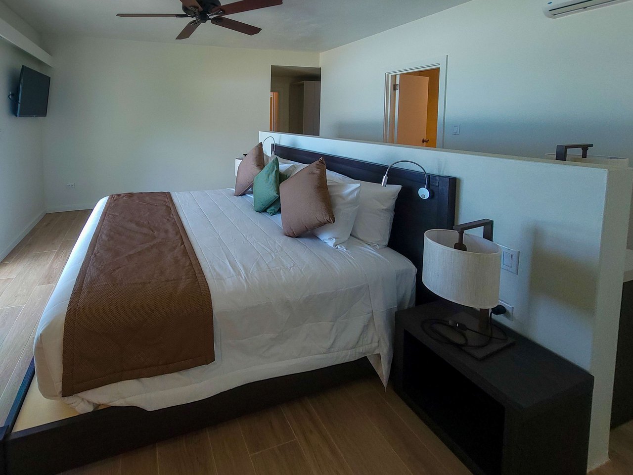036 Villa 28 Lambert BeachFront