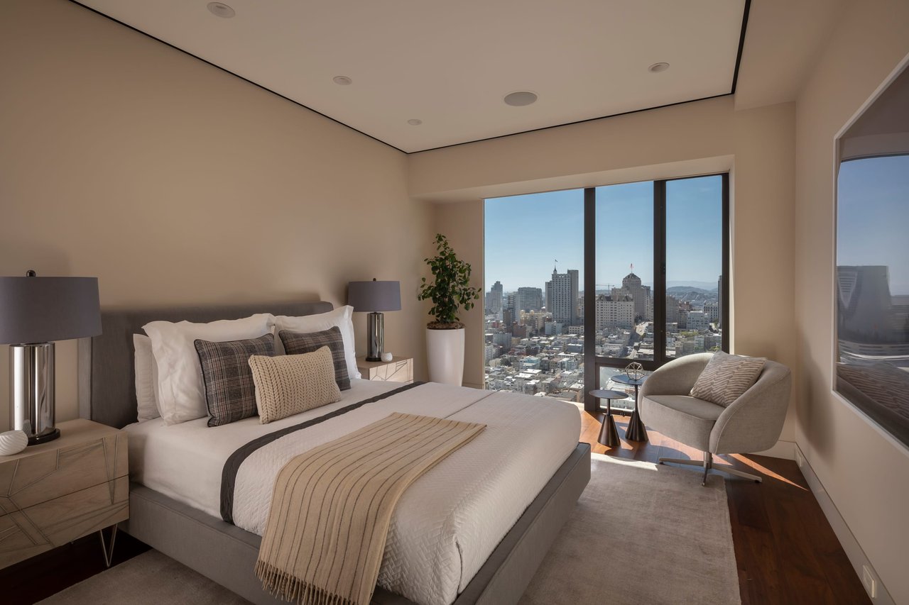 "As New" Contemporary View Apartment