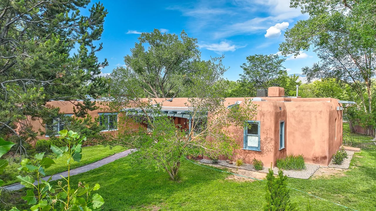 5910 Corrales Rd