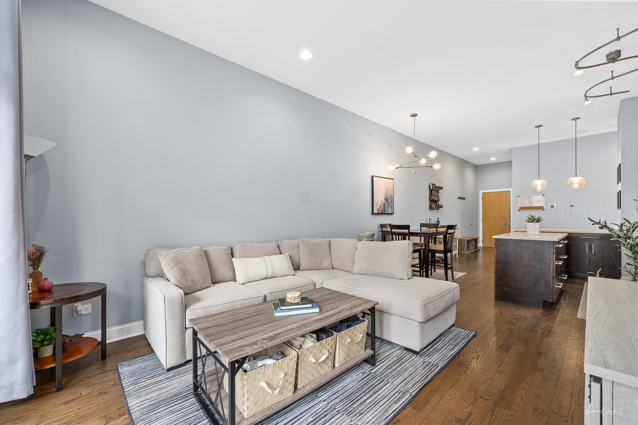 939 W Madison Street Unit: 301