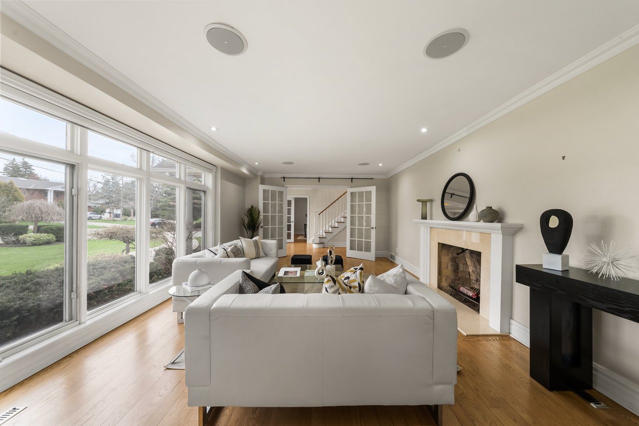 2154 Oneida Cres