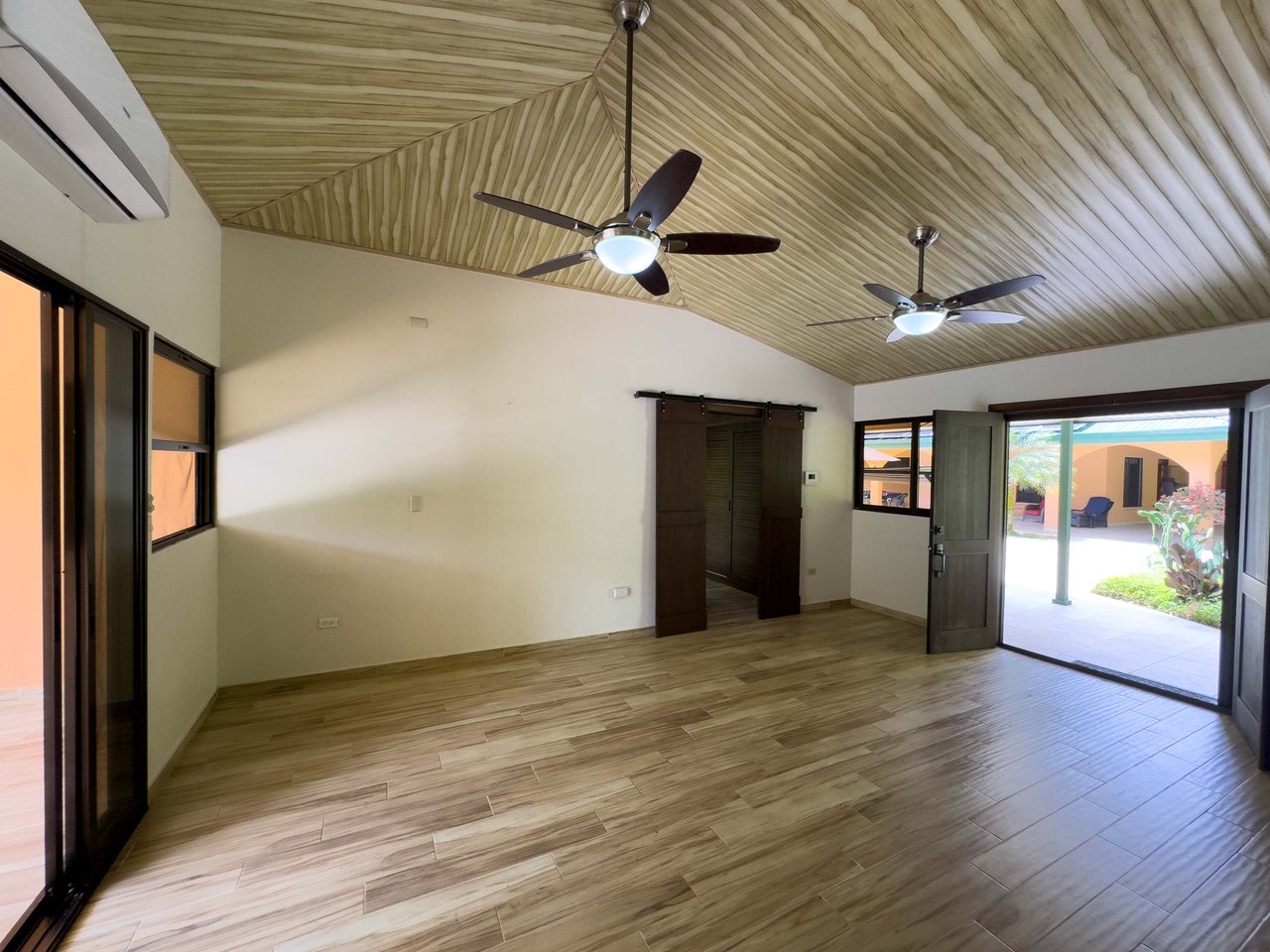 Valley of the Horses , Multi-Home Mountain Retreat -Dominical