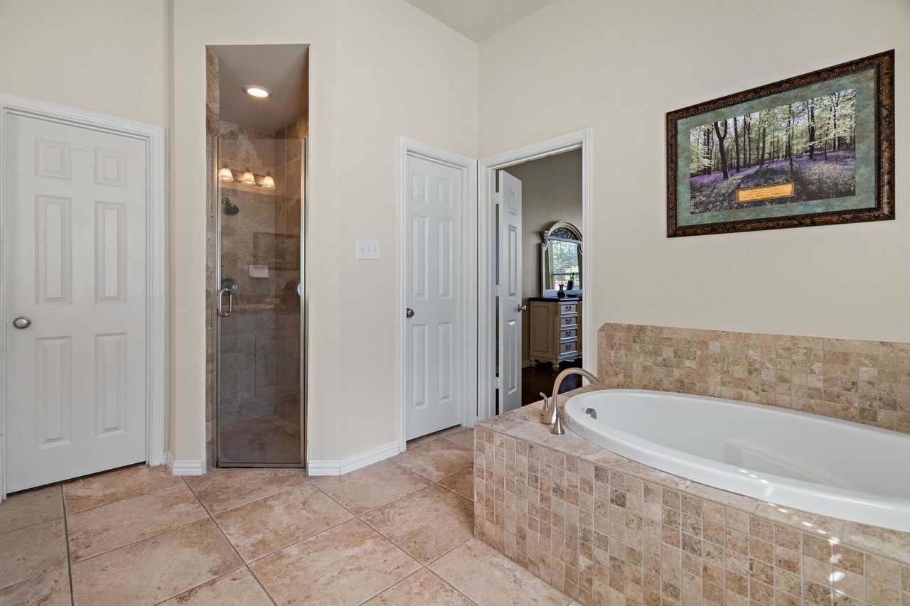 8628 Silverleaf Cir,
