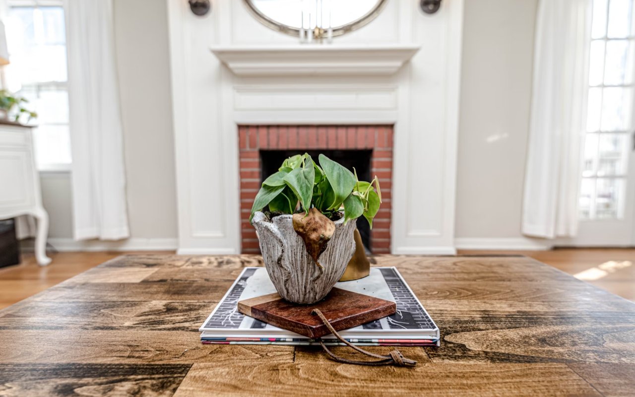 From Clutter to Chic: How to Stage Your Southlake Home for a Standout Tour