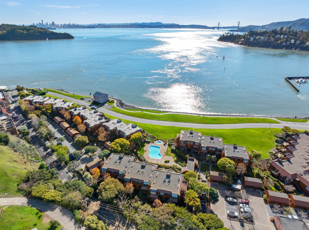 Luxurious End Unit in Point Tiburon