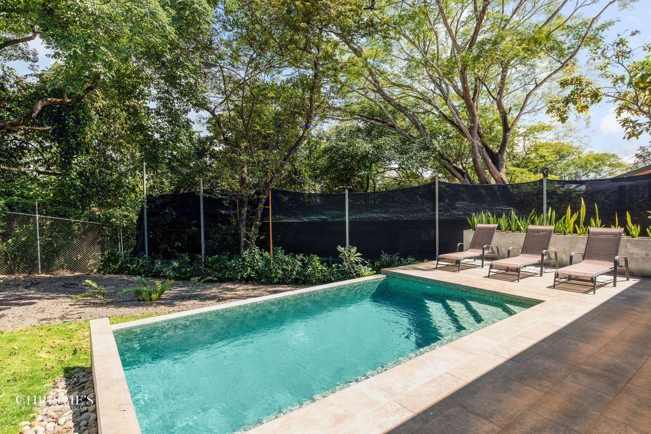 Casa Lola – Contemporary Beachside Oasis in Playa Grande