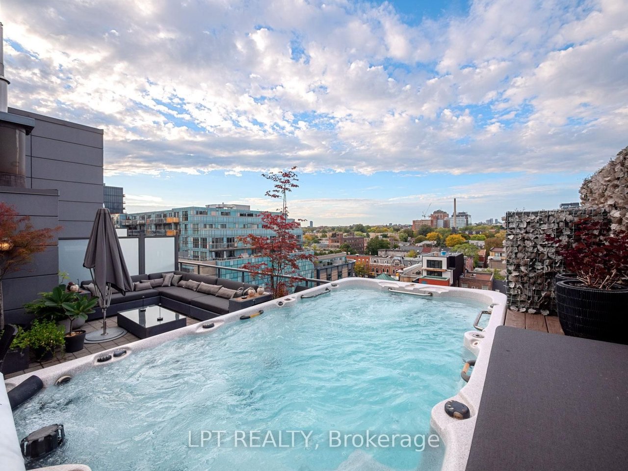 PENTHOUSE LUXURY IN KING WEST