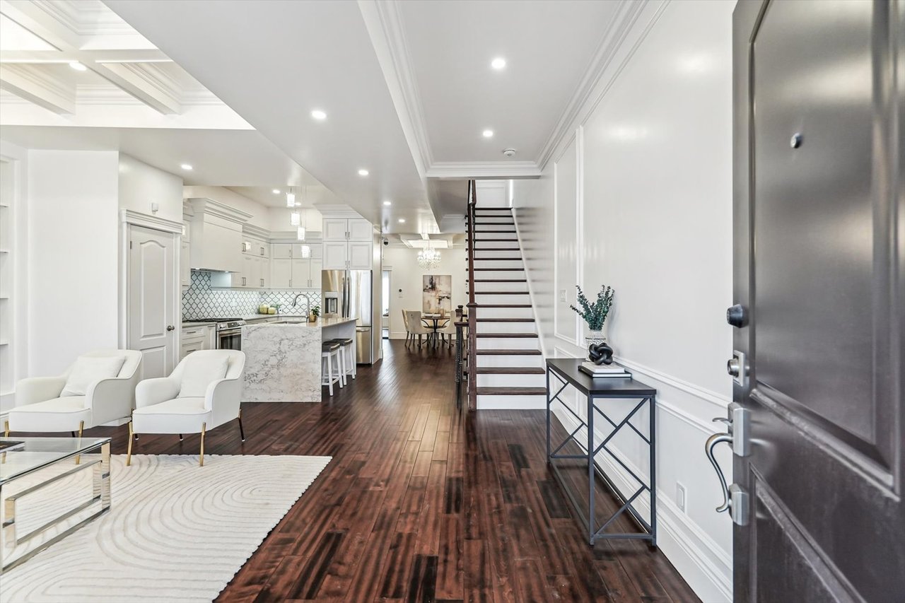 290 Bathurst St