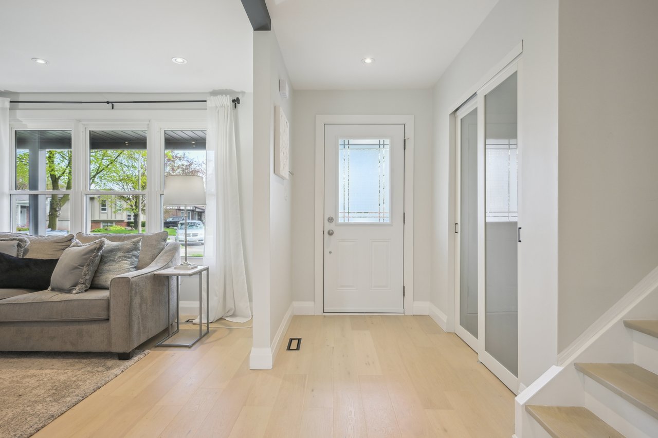 Completely Renovated Sidesplit on an Exclusive Cul-De Sac