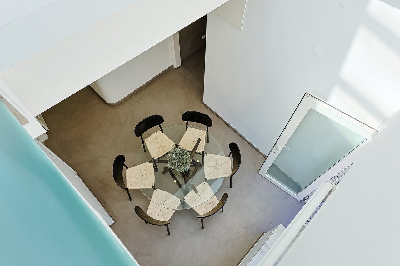 Stylish Renovated 5-Bedroom Villa with Pool in Monte Estoril’s Prestigious Avenida de Portugal