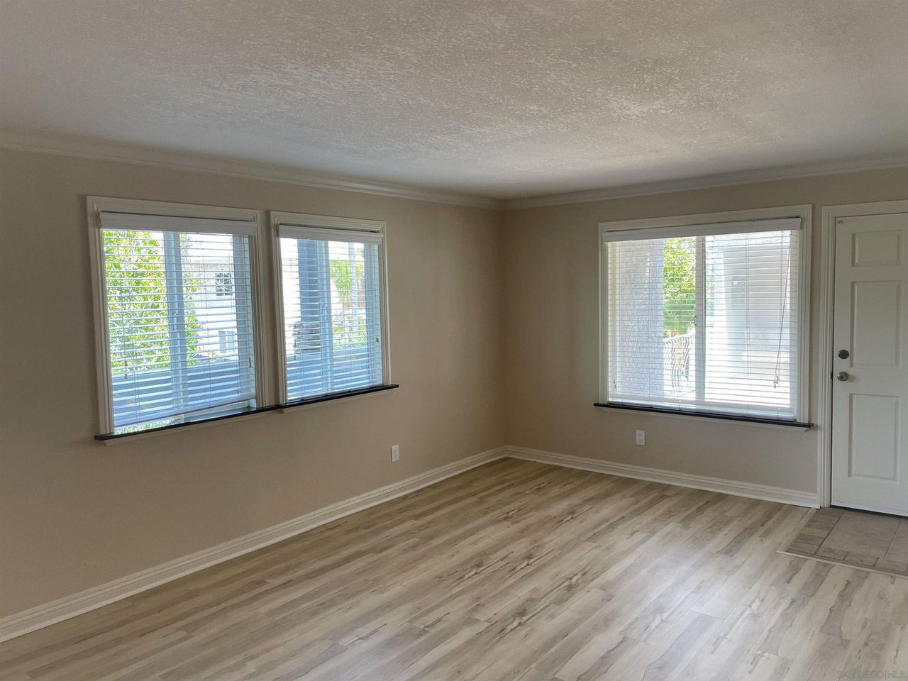 3909 Monroe Ave, Unit 101