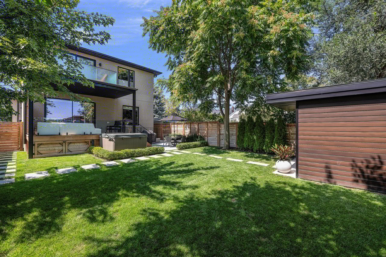 83 Guthrie Avenue