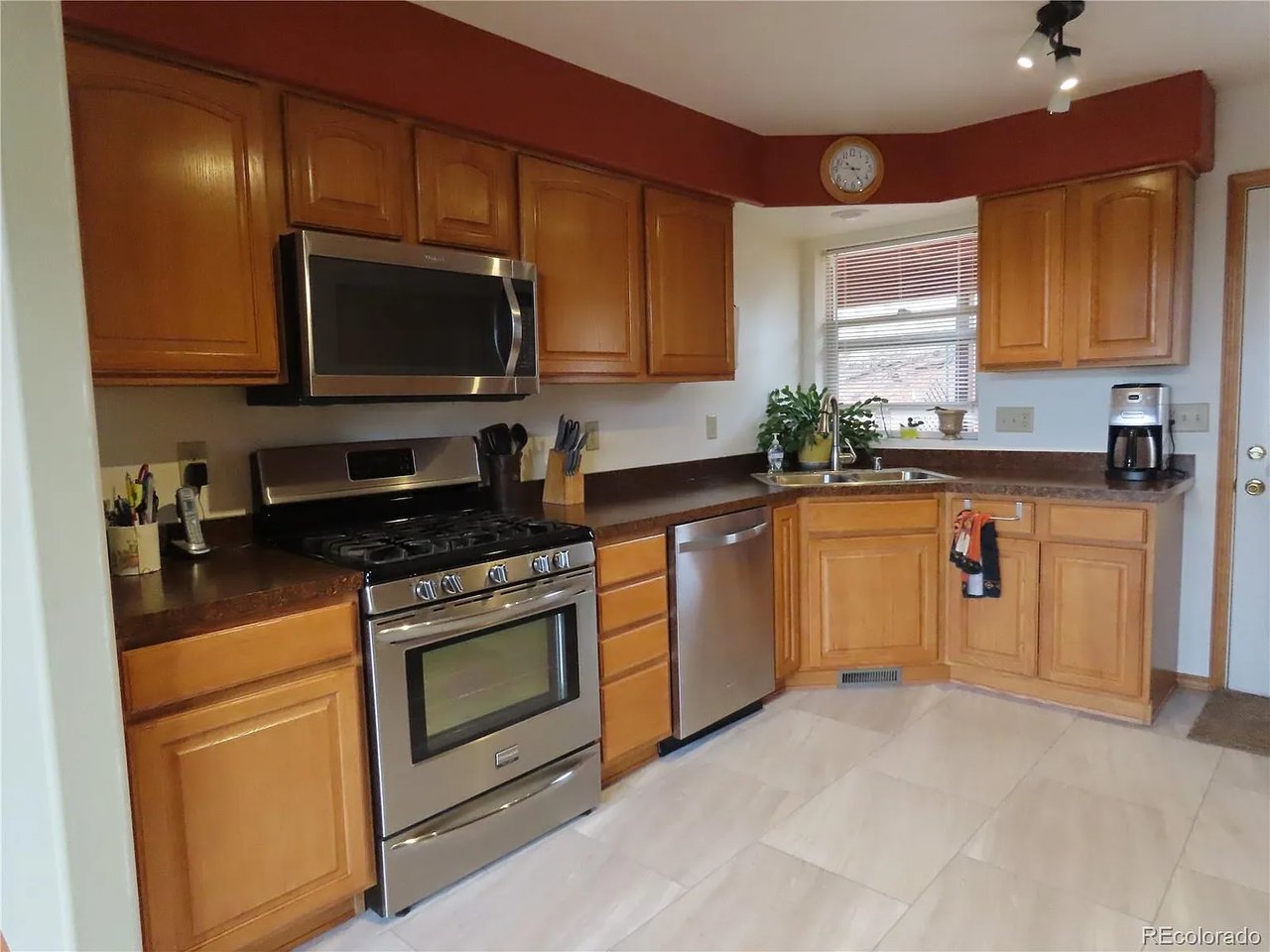 1051 Spring Valley Ln