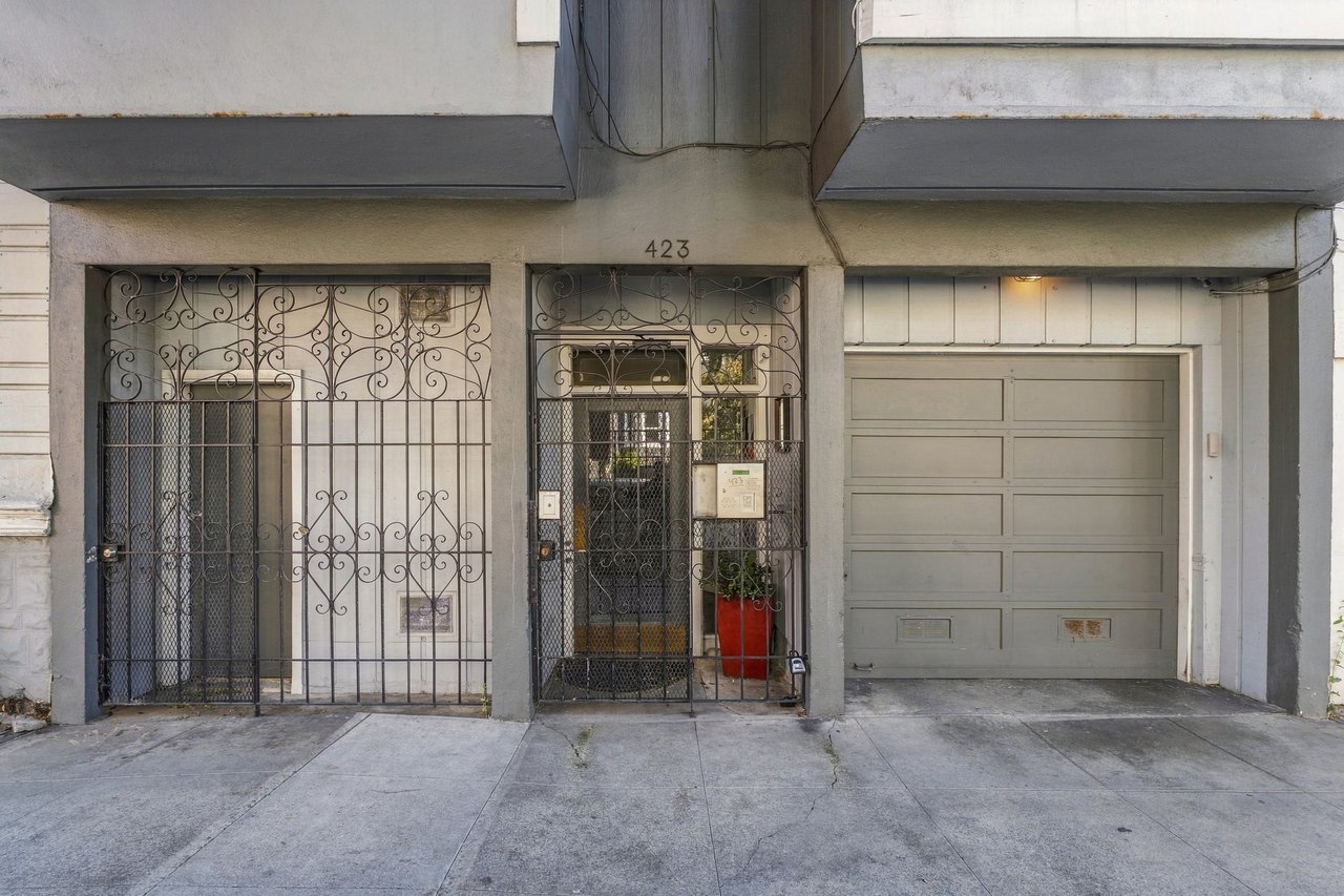 423 Waller St #8