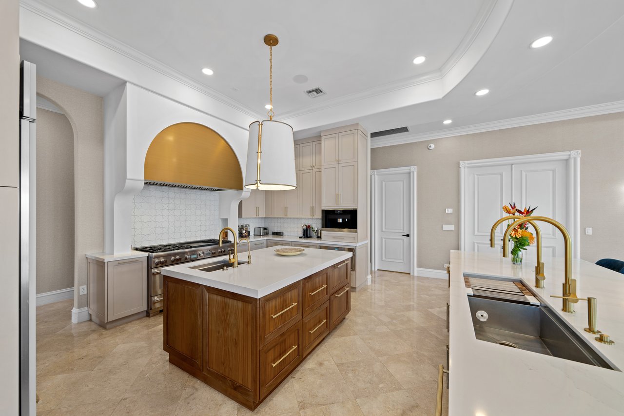 2593 SE 8th St, Pompano Beach, FL 33062