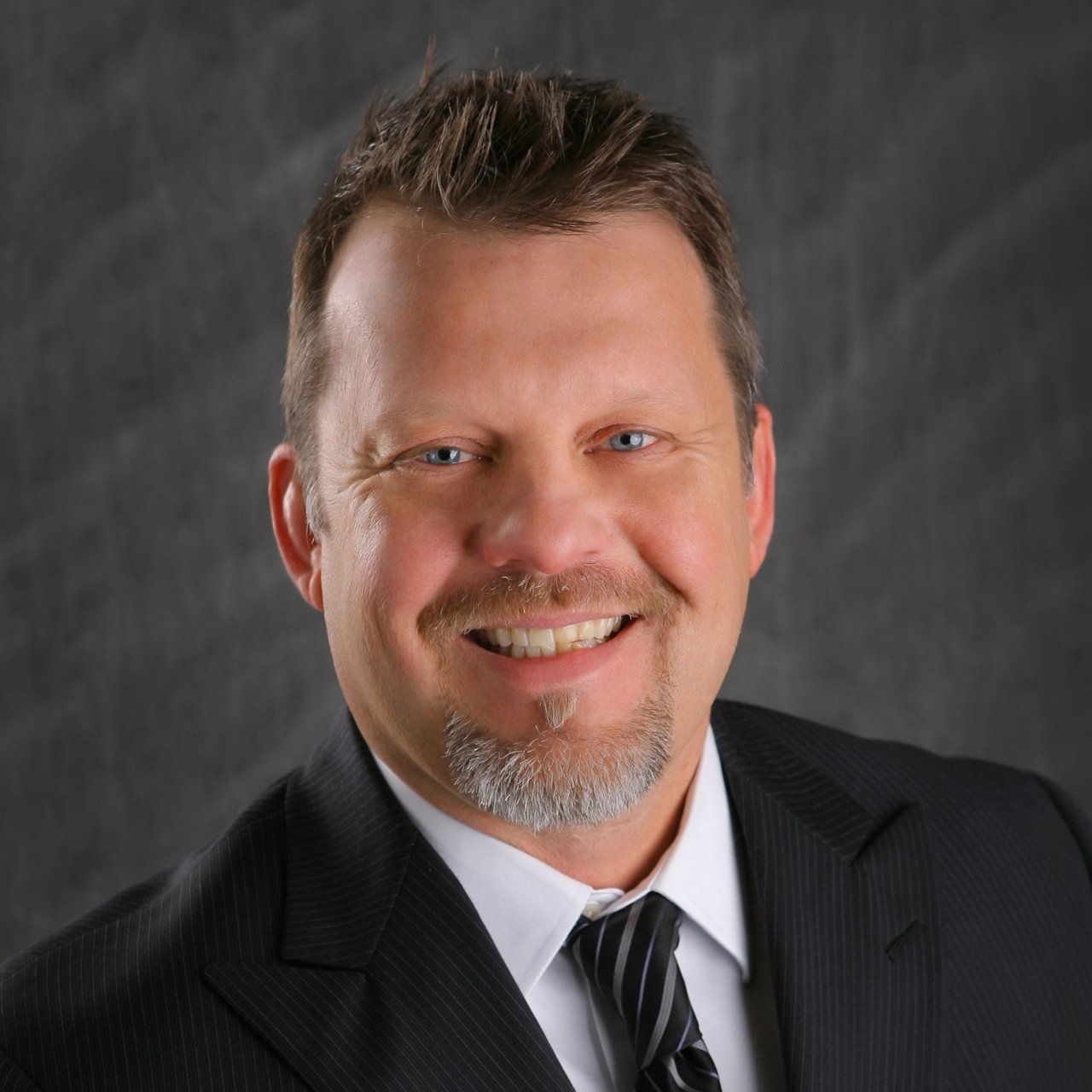 Chris Bunton Lee's Summit, MO Real Estate Agent Headshot