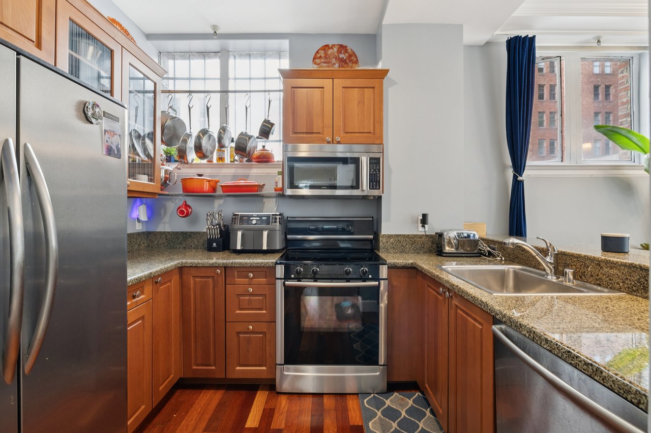 201 Sansome St #401