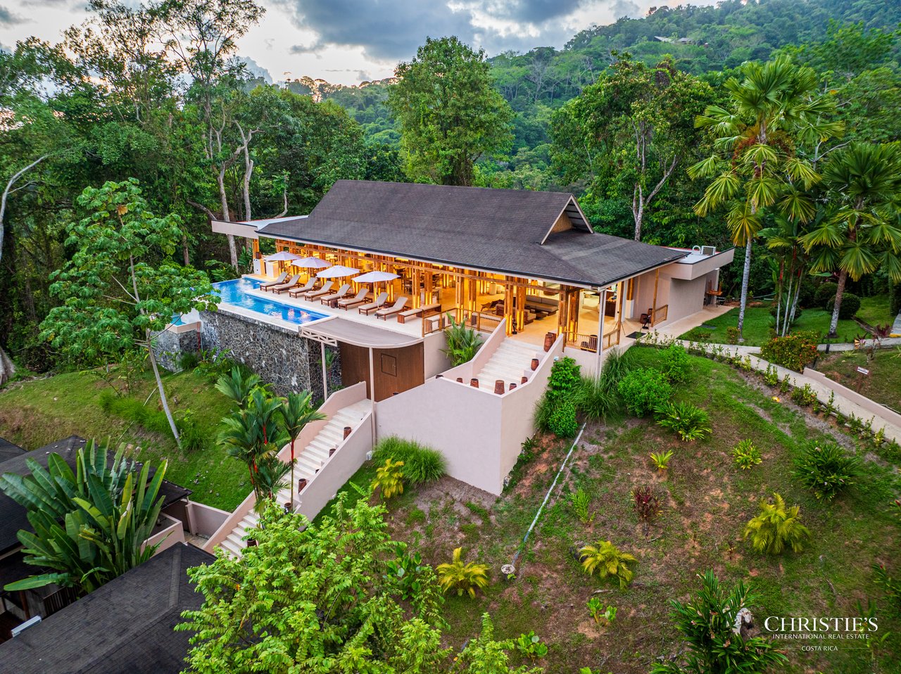 Luxury Hotel Boutique with Ocean Views | Walking distance to the beach | 13.2 Acres