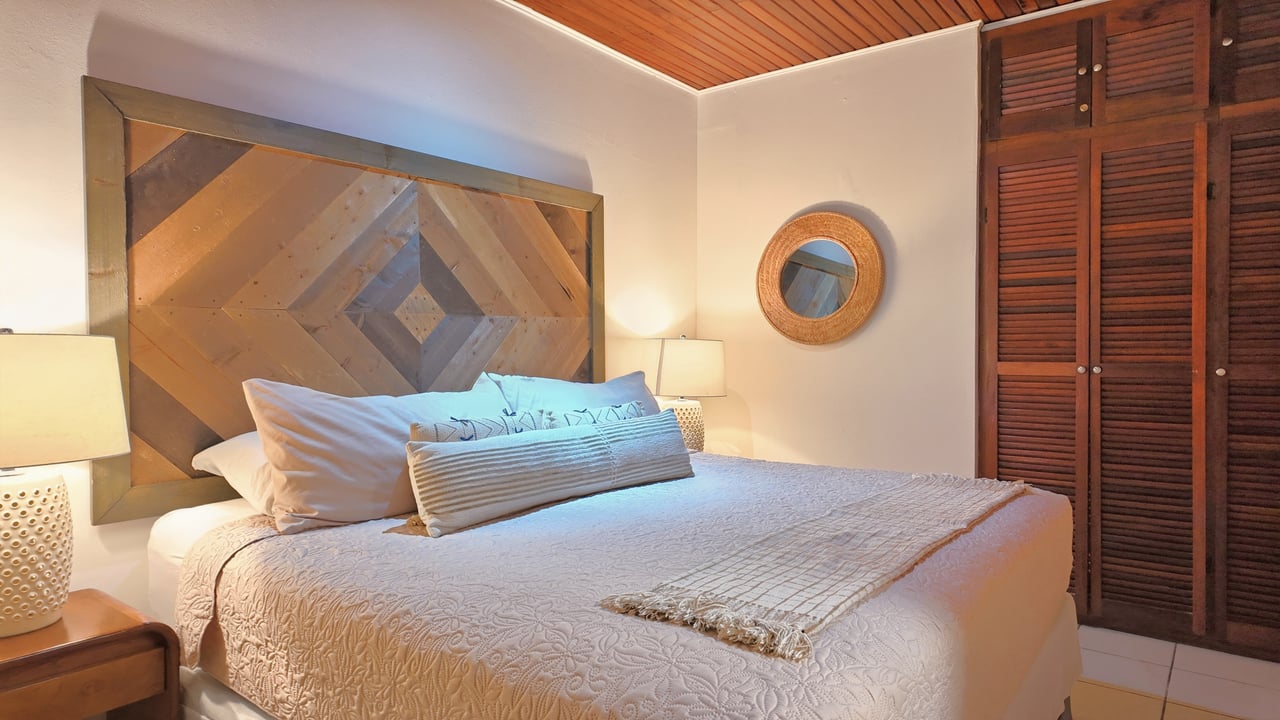 Flamingo Marina Cove 405 - Turnkey Beachfront Condo