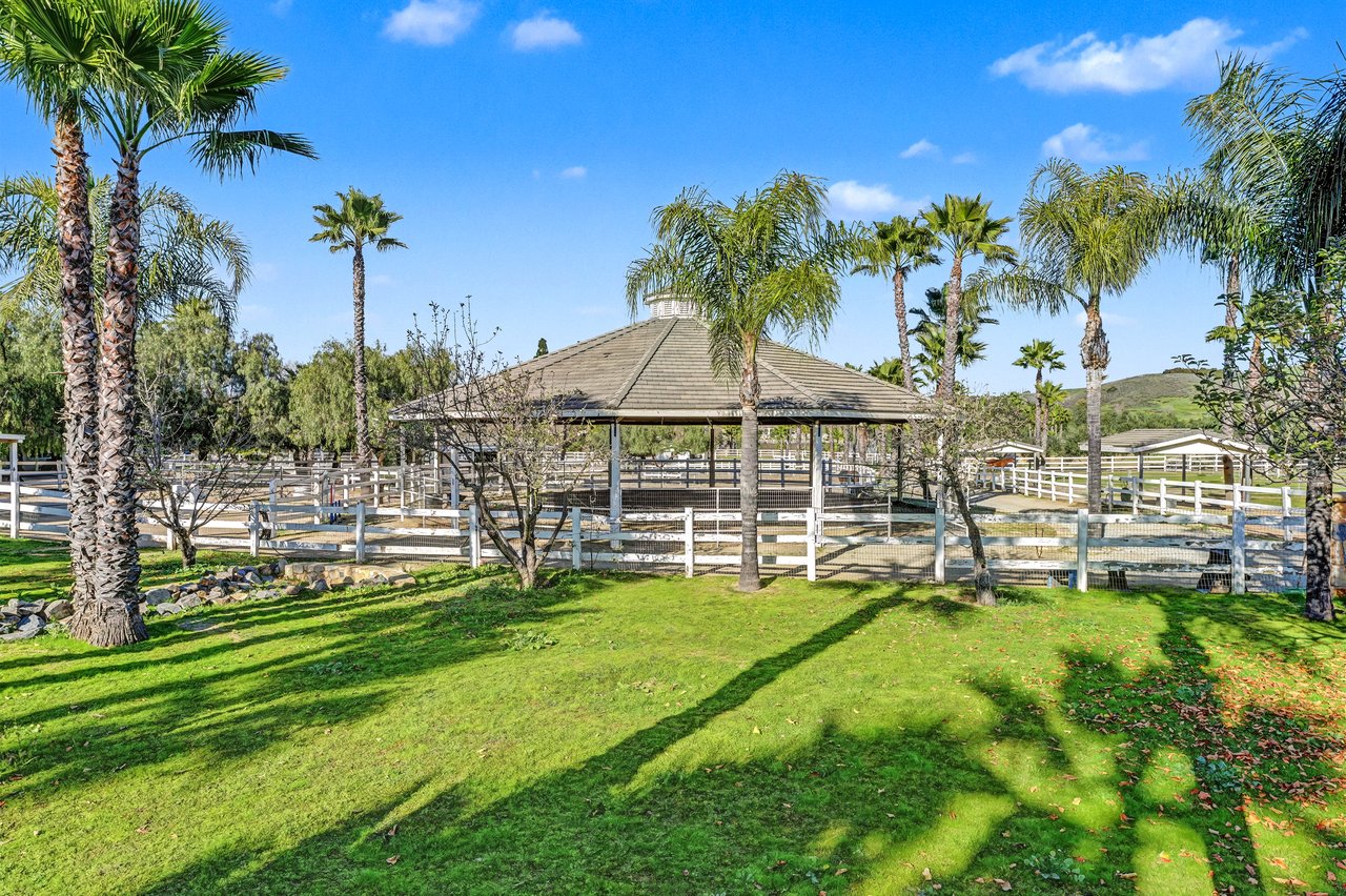 40801 Avenida La Cresta