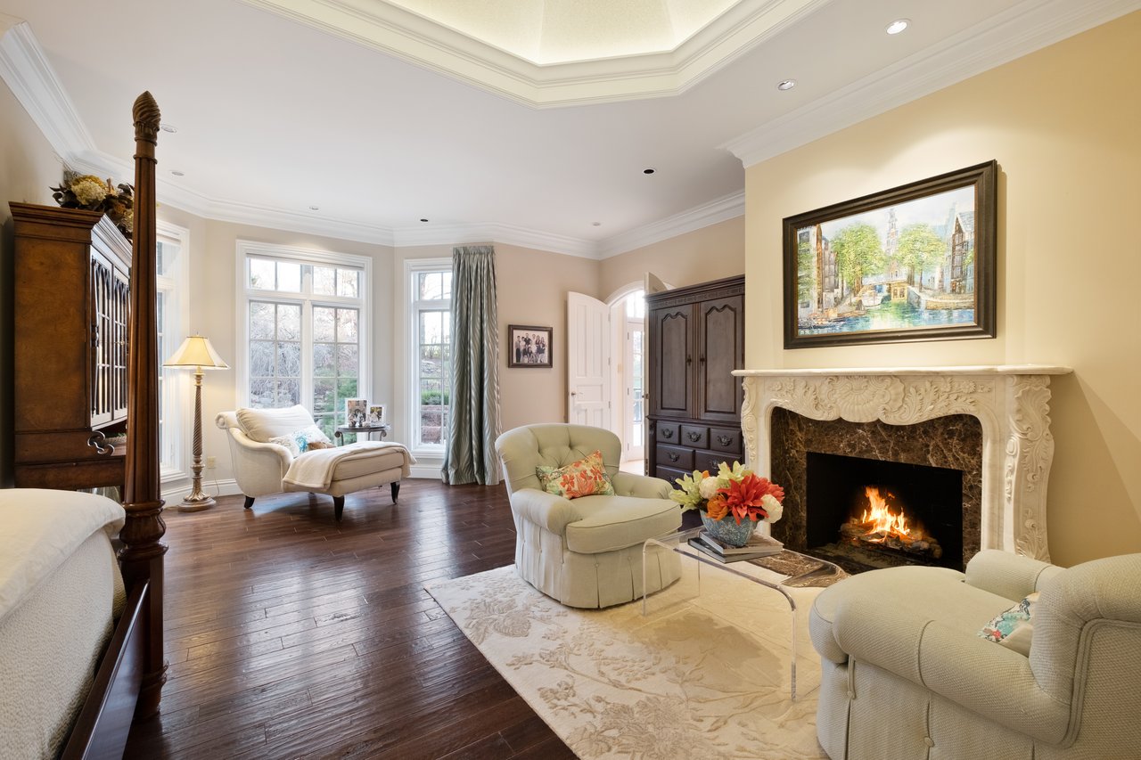 A Town & Country Sanctuary on 2+ Acres With a Surprising Backdrop 