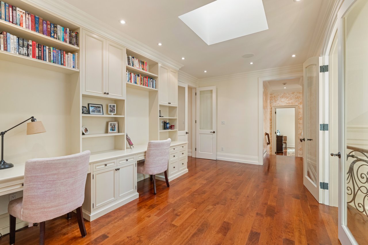 1081 Argyle Drive, Oakville