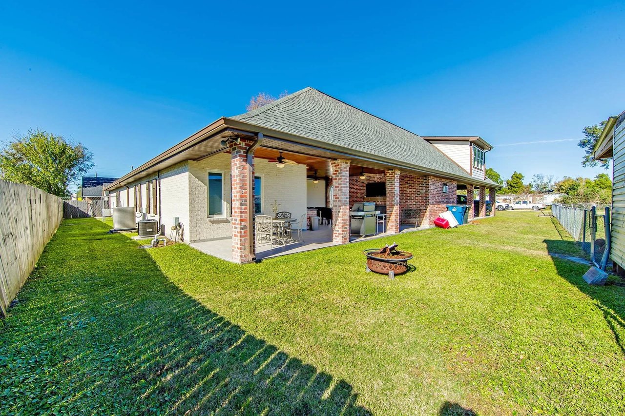 100-102 Pasture Ln