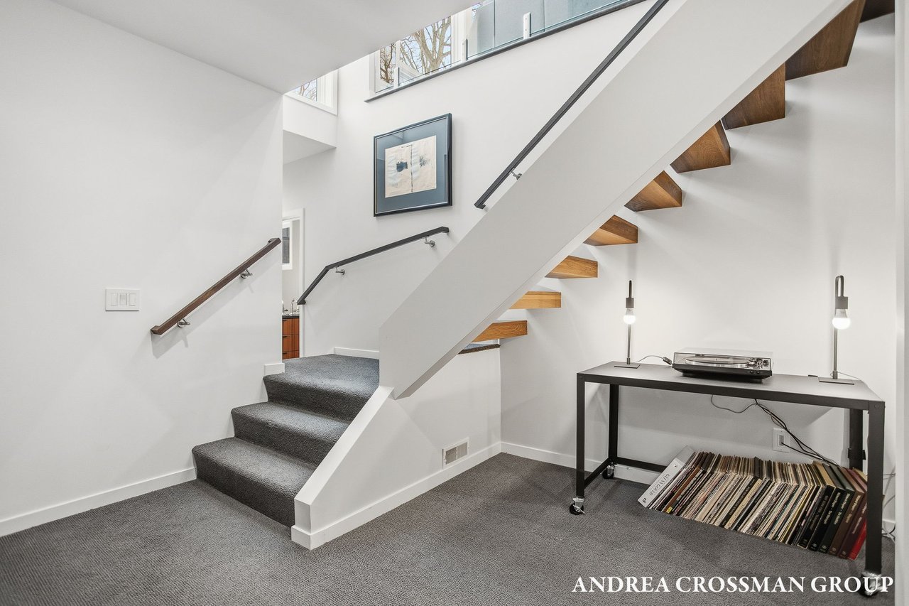 6919 Bendemeer Drive