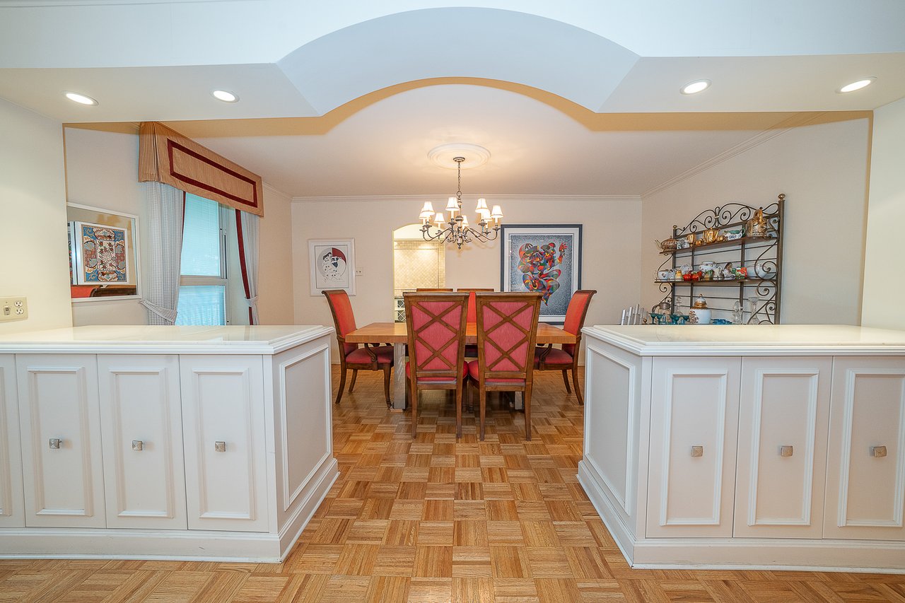 Price Improvement!!! Fab 3 bed 2.5 bath Main Line Condo