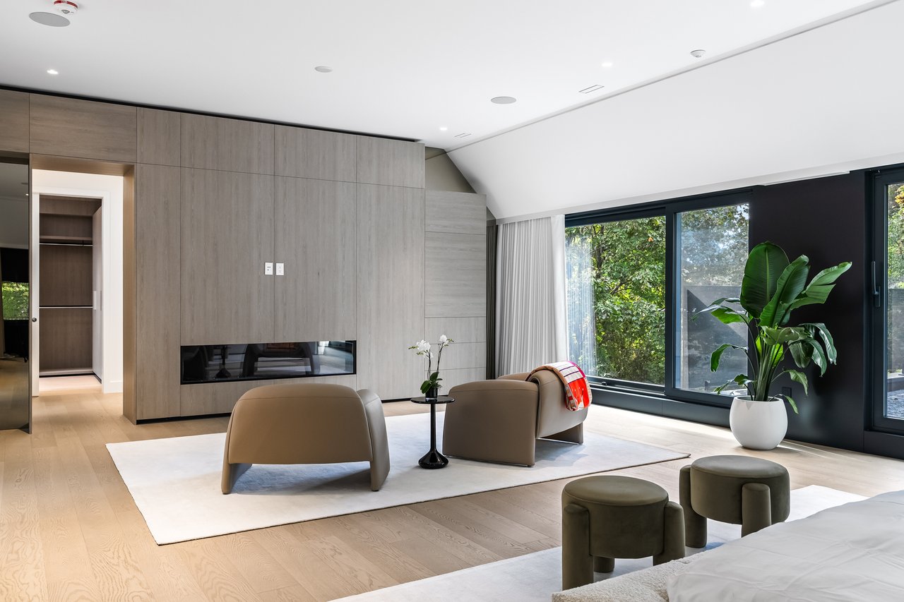 Pinnacle Of Modern Luxury Living