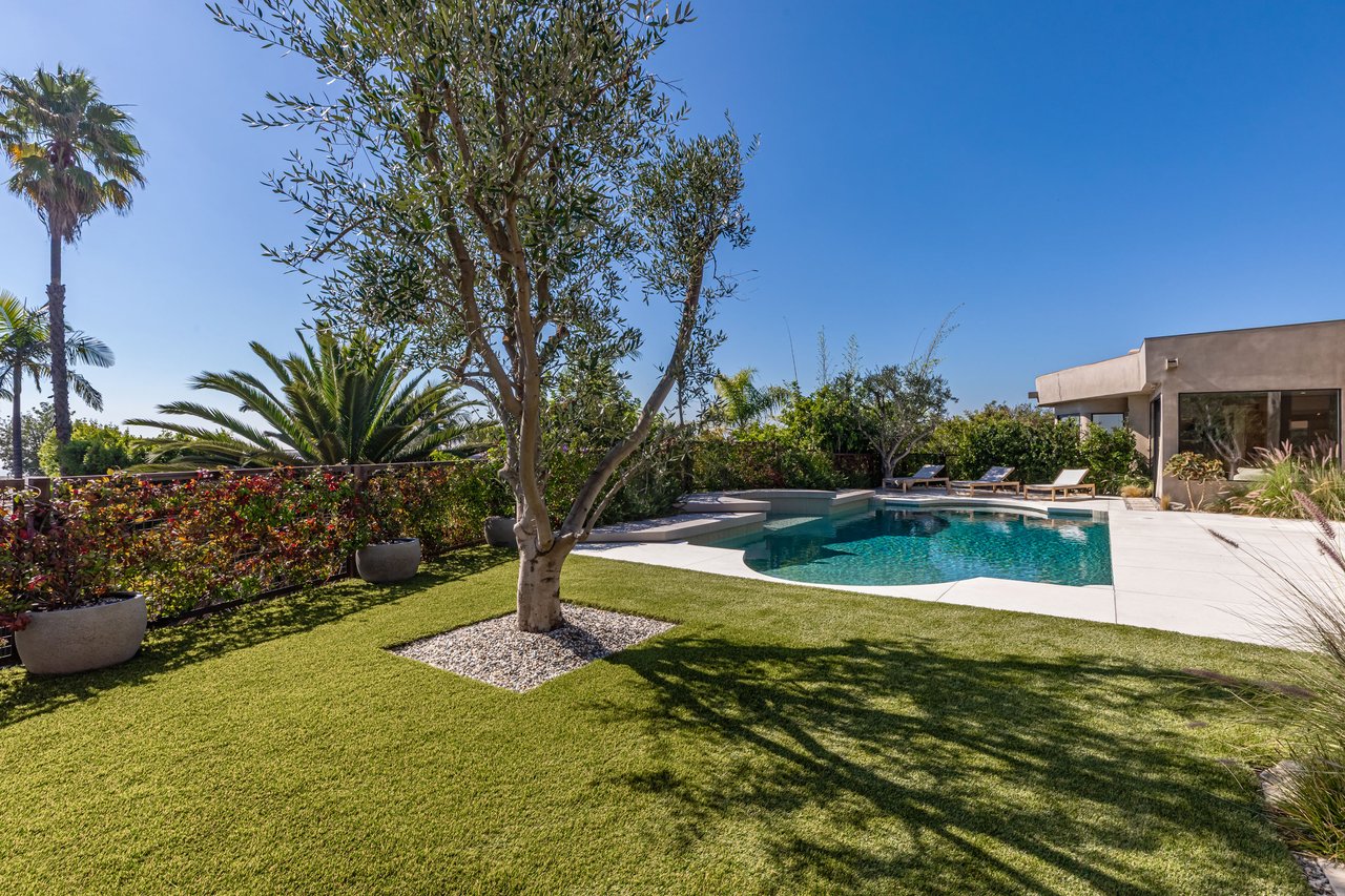 1705 Carla Ridge, Beverly Hills