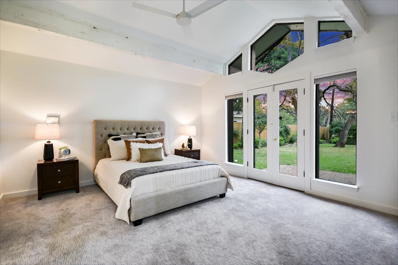 Golf Course Grandeur - 9112 Balcones Club Drive